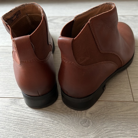 Vionic leather ankle boots - Picture 3 of 4
